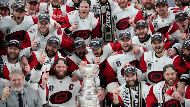 Wie ein Mann die Hurricanes zweimal zum Stanley Cup führte