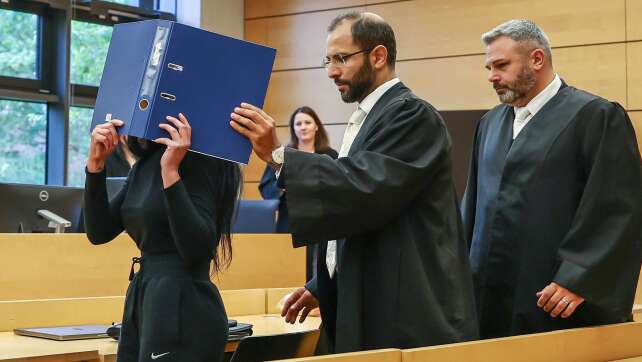 Prostituierte gesteht: Priester mit Nacktfotos erpresst