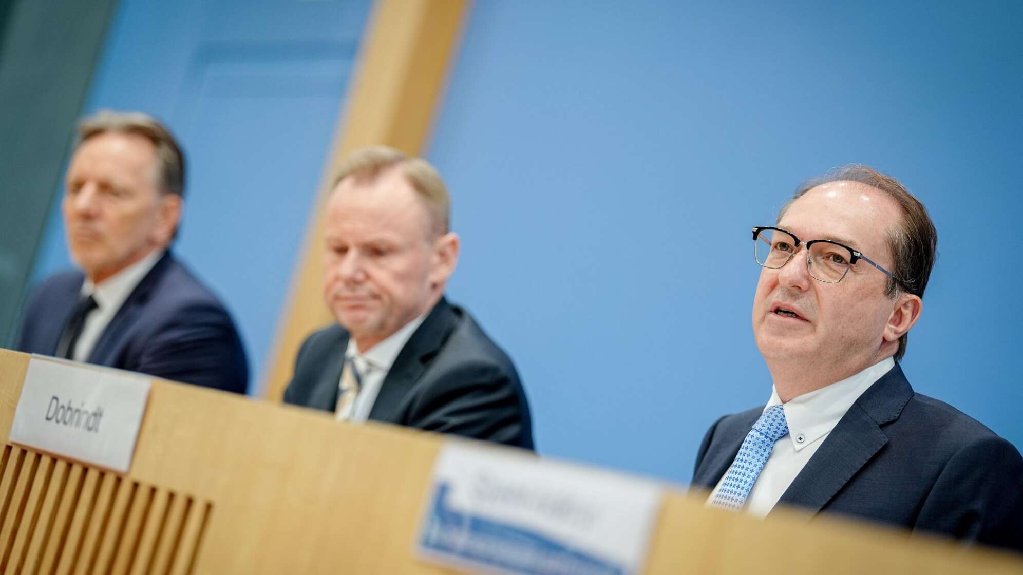 Appell an Innenminister: Mehr Schutz vor rechter Gewalt