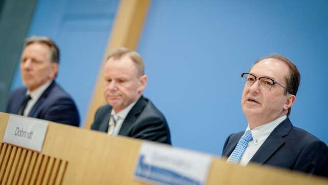 Appell an Innenminister: Mehr Schutz vor rechter Gewalt