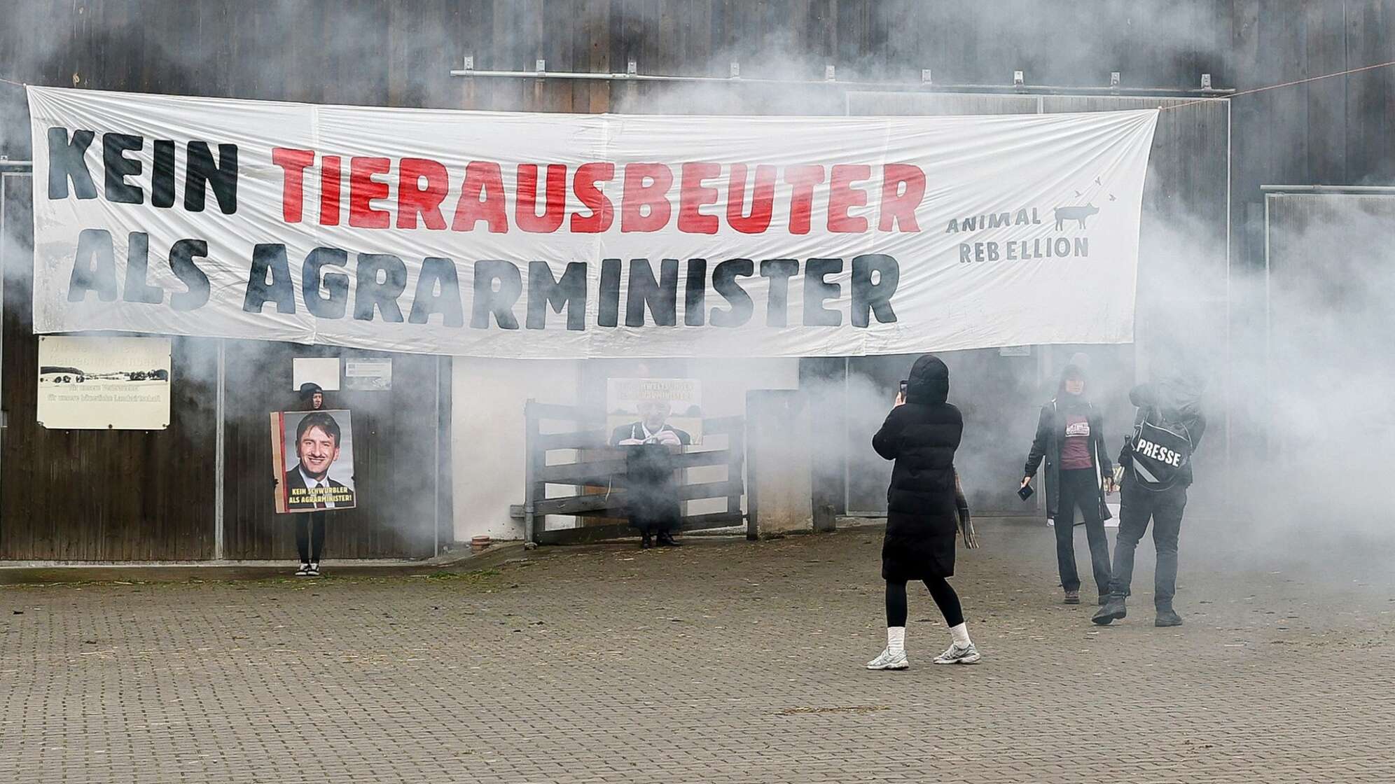 Protest auf Hof - Felßner spricht von «Terroristen»