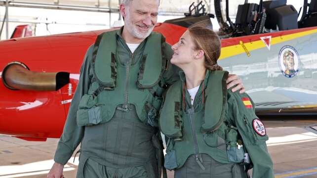 Spaniens König und Thronfolgerin auf gemeinsamem Übungsflug