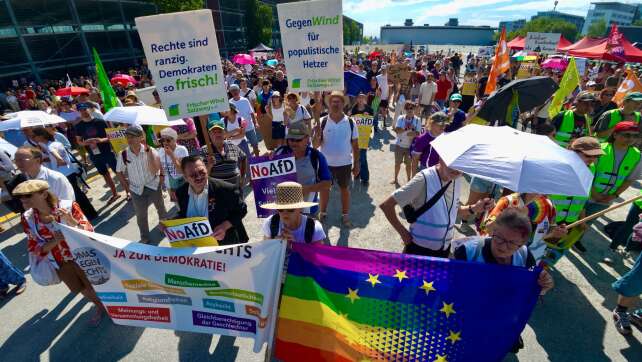 Gegendemonstrationen vor Beginn des AfD-Parteitags
