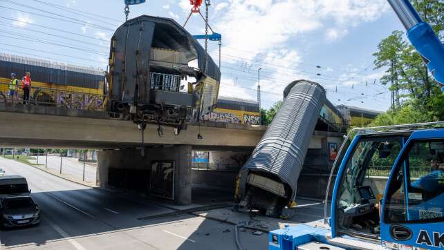 Ein Toter und viel Blechschaden bei Güterzug-Unfall