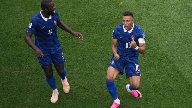 Wetter-Chaos und Mbappé-Gala: Frankreich schlägt Irak