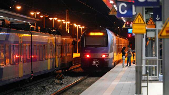 Nach Störung bei der Bahn - Probleme teils bis zum Morgen