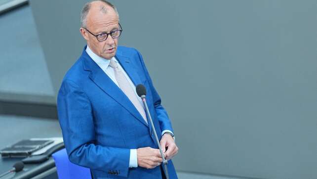 Merz ruft im Bundestag zu Mitarbeit an Reformen auf