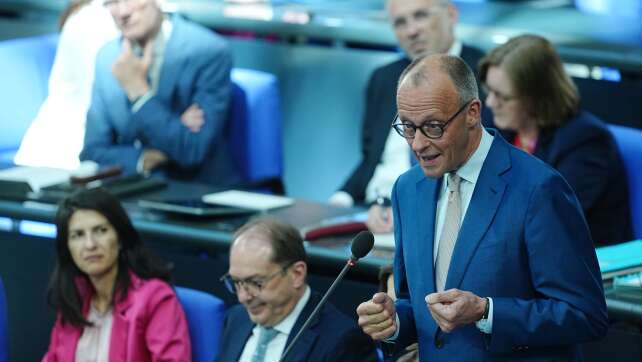 Merz nennt Zeitplan für Rentenreform - Absage an Linke