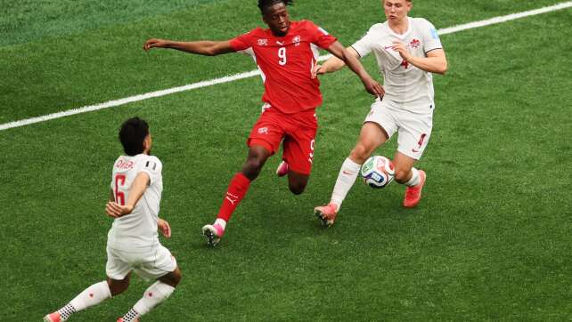 Manzambi glänzt wieder: Schweiz entreißt Kanada Gruppensieg