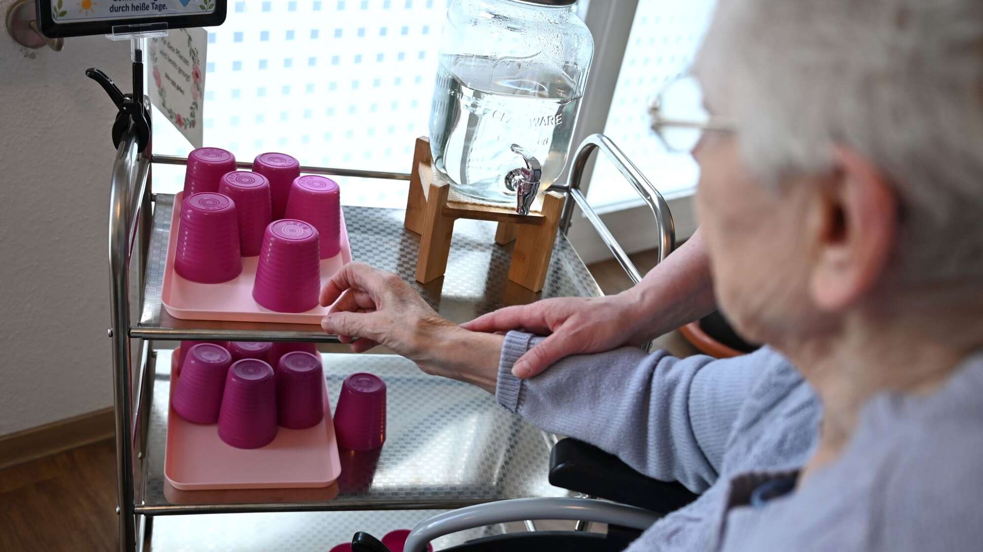 Hitzeschutz für pflegebedürftige Menschen