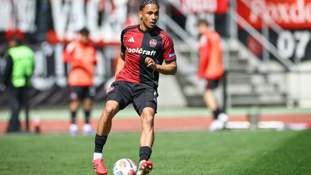 FC Augsburg gibt Verteidiger Koudossou an Bielefeld ab