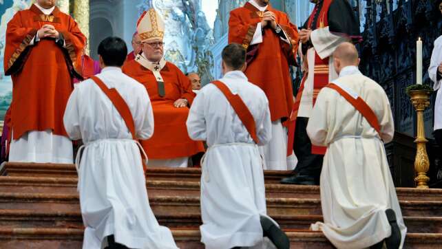 Männer werden Priester - Weihe in Freising