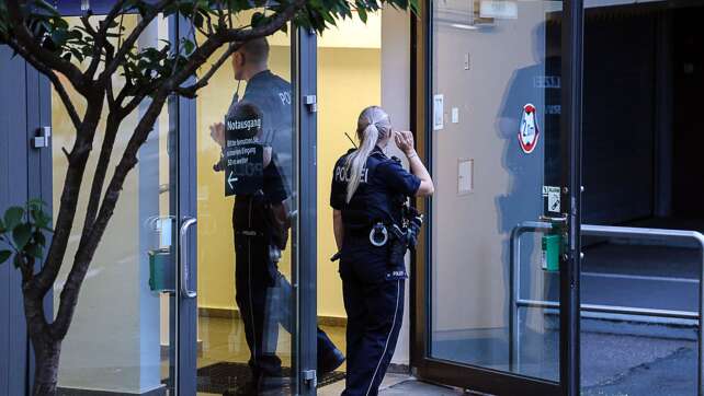 Unbekannte Frau nimmt Neugeborenes aus Krankenhaus mit