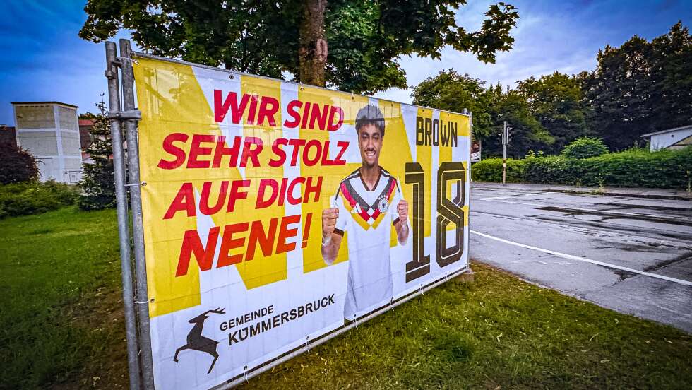 Fußball-WM: Kümmersbruck im Nene-Fieber – Bürgermeisterin postet Video mit Grußbotschaften