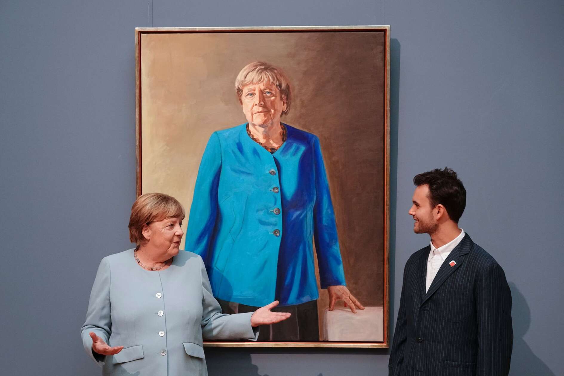 Michael Merkel Merkel leuchtet: Porträt für Kanzlergalerie enthüllt | ANTENNE BAYERN