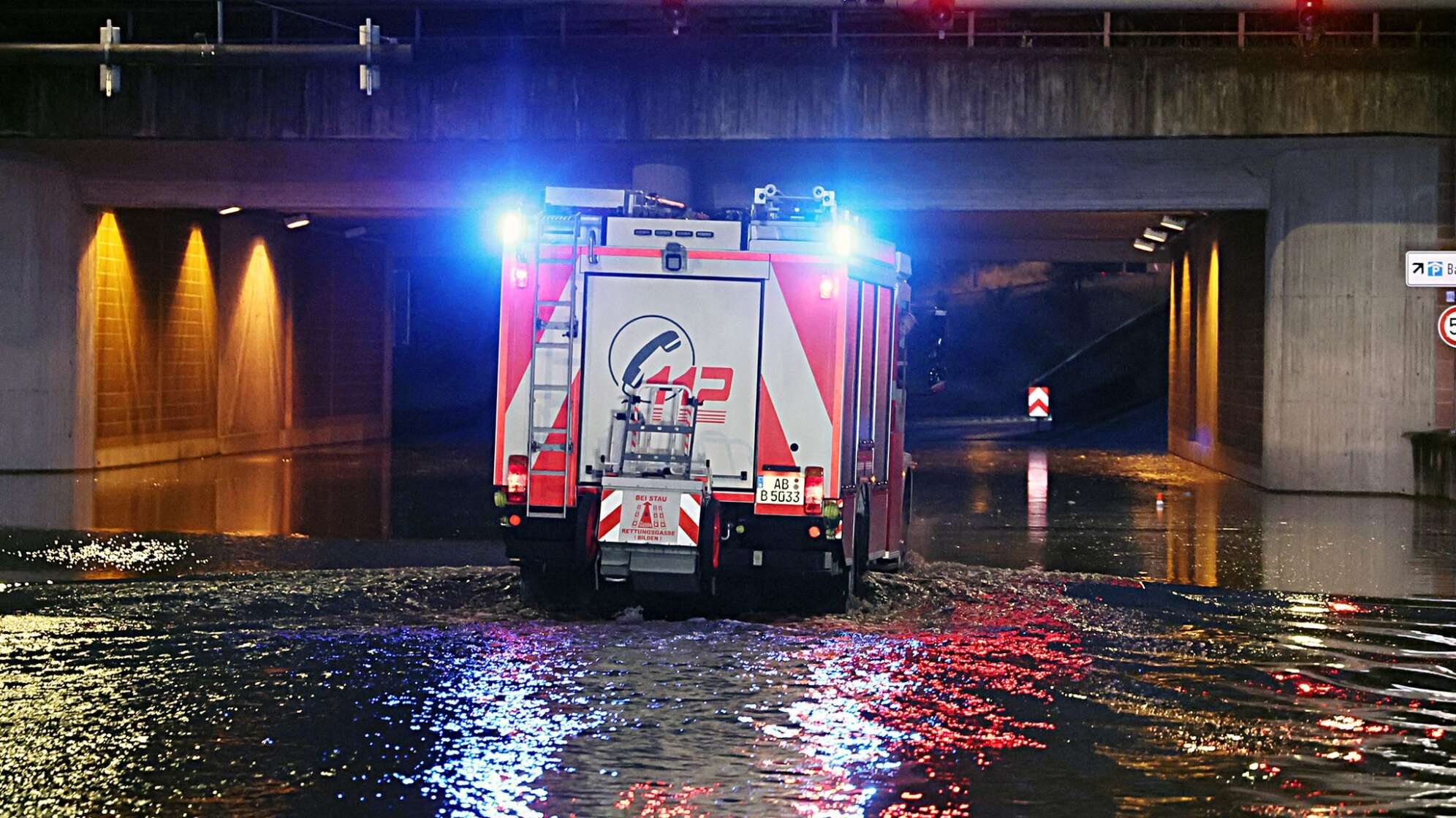 Starkregen überflutet Straßen in Aschaffenburg