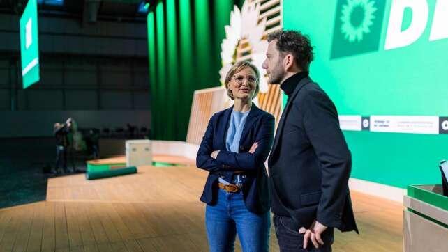 Grünen-Urabstimmung: Mehrheit folgt Plänen der Parteispitze