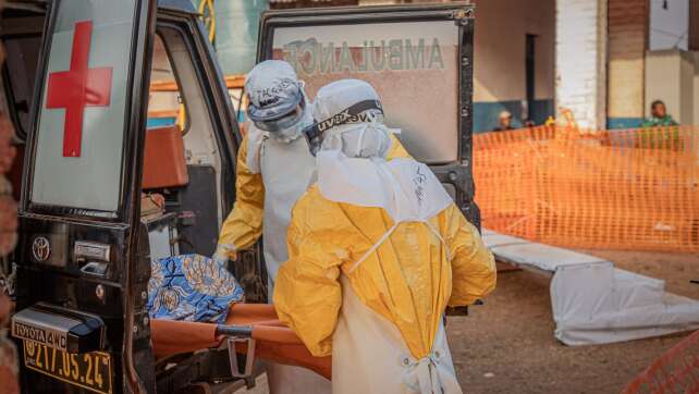 Ebola-Zentrum im Kongo von Anwohnern niedergebrannt