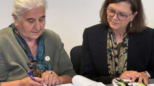 Aigner erinnert an Opfer des Völkermords von Srebrenica