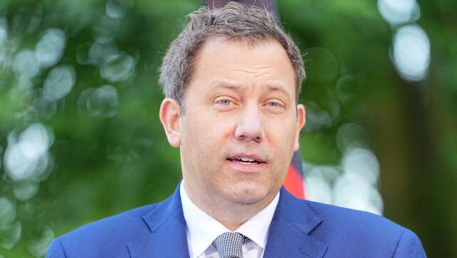 Klingbeil plant 2027 höhere Ausgaben und mehr Schulden