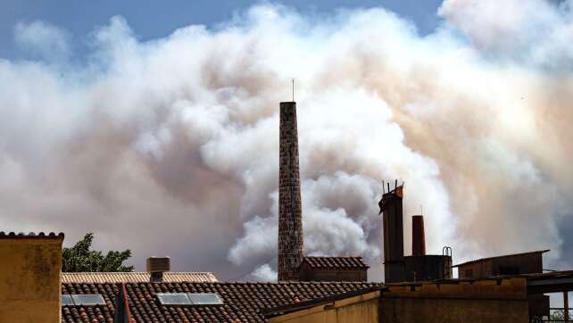 45.000 Spanier sollen wegen Waldbrand zu Hause bleiben