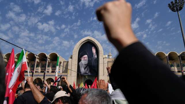 Trauerfeiern für Chamenei - Machtdemonstration in Teheran