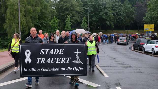 Gedenken in Stade und Garbsen – Hunderte nehmen Anteil