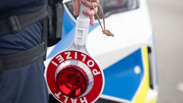 Männer wechseln vor Polizeikontrolle auf A3 Plätze im Auto