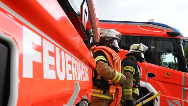 Bewohner stirbt bei Brand in Mehrfamilienhaus