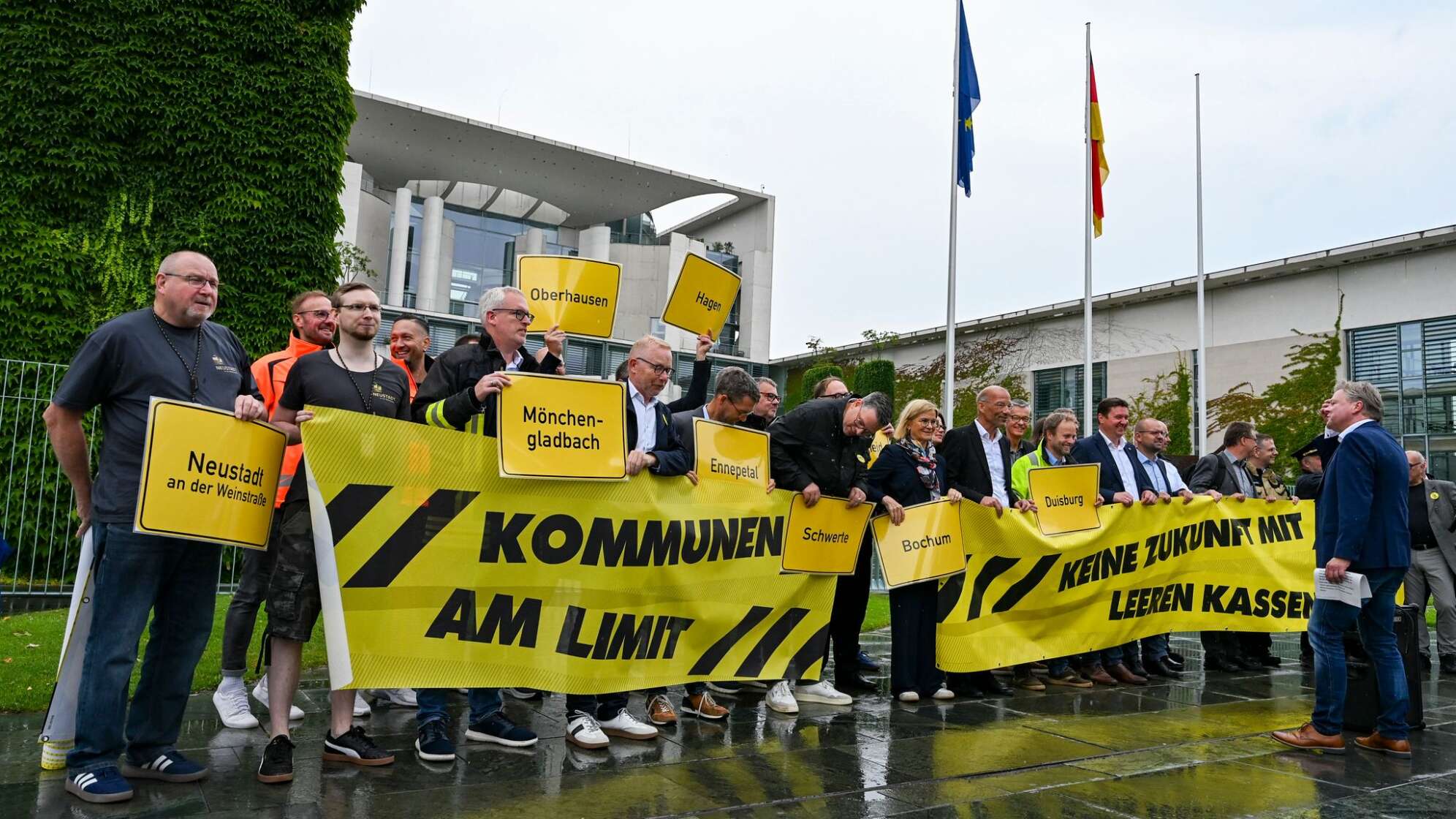 Kommunen demonstrieren für mehr Unterstützung