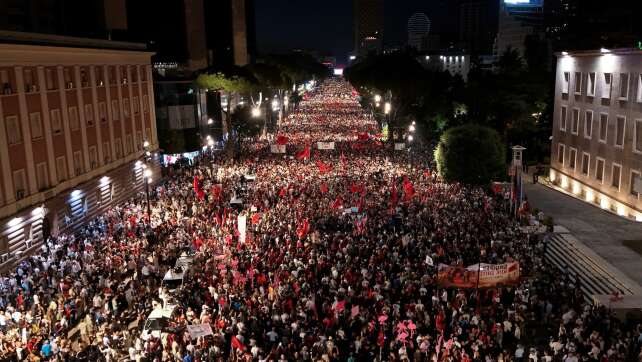 Albaniens «Flamingo-Revolution» erweist sich als beharrlich