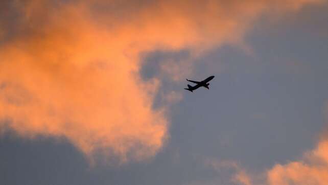 Flugzeug verschwindet über Arabischem Meer