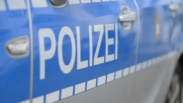 Lkw zieht kilometerlange Farbspur durch mehrere Orte