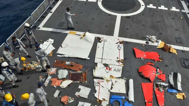 Marine sammelt Trümmerteile von Boeing ein - Suche nach Crew