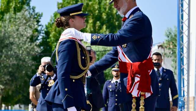 Kronprinzessin Leonor beendet Militärausbildung