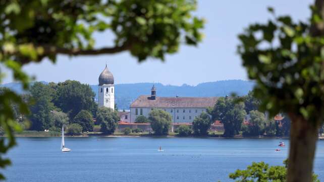 Rauch auf Chiemsee-Schiff - Fahrgäste müssen von Bord