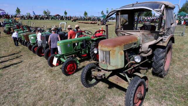 Trecker-Liebhaber treffen sich mit Fendt-Dieselrössern