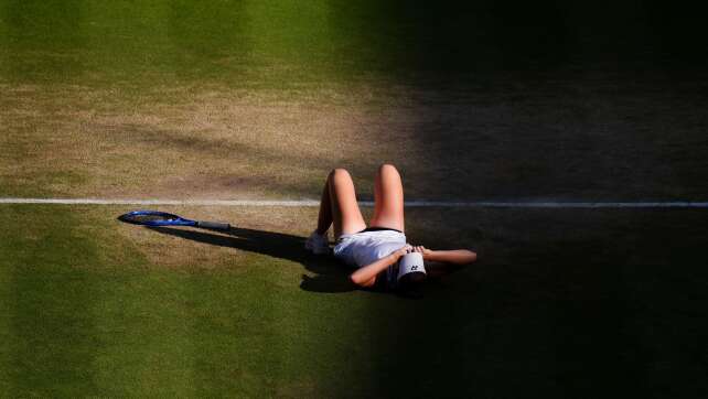 Vor Prinzessin Kate: Noskova gewinnt Wimbledon-Nervenspiel