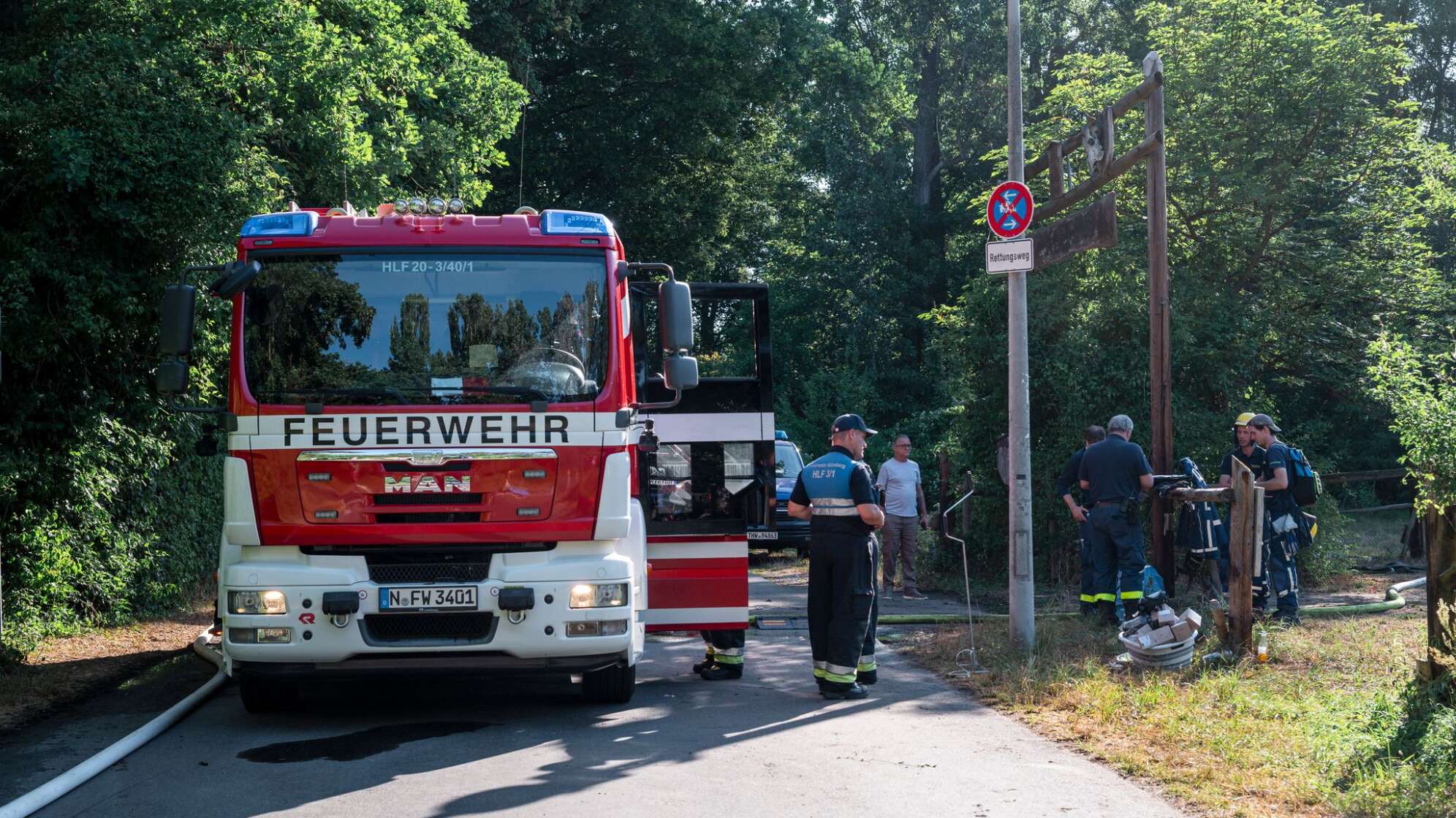 Aufräumarbeiten nach Brand nahe Nürnberger Messe