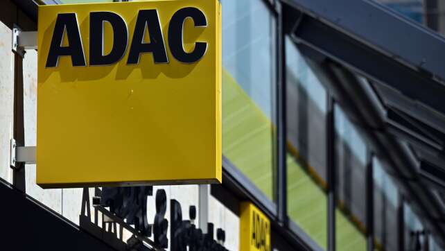 ADAC-Test: Notbremsassistenten erkennen nachts Fußgänger mit reflektierender Kleidung oft nicht – Sicherheitslücken bei aktuellen Fahrzeugen