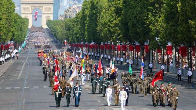 Ukraine im Fokus von Macrons letzter Parade in Paris