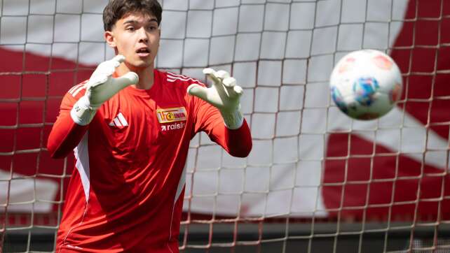 FC Augsburg holt Junioren-Nationaltorhüter von Union Berlin