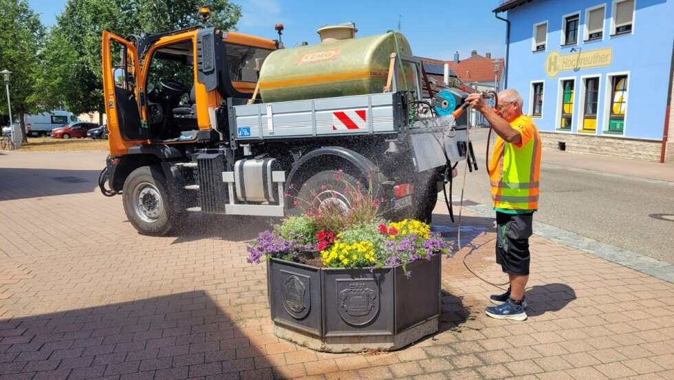 Gunzenhausen gießt nachhaltig: Stadt nutzt Wasser aus dem Juramare und spart Trinkwasser – Vorbild in Zeiten von Hitze und Trockenheit
