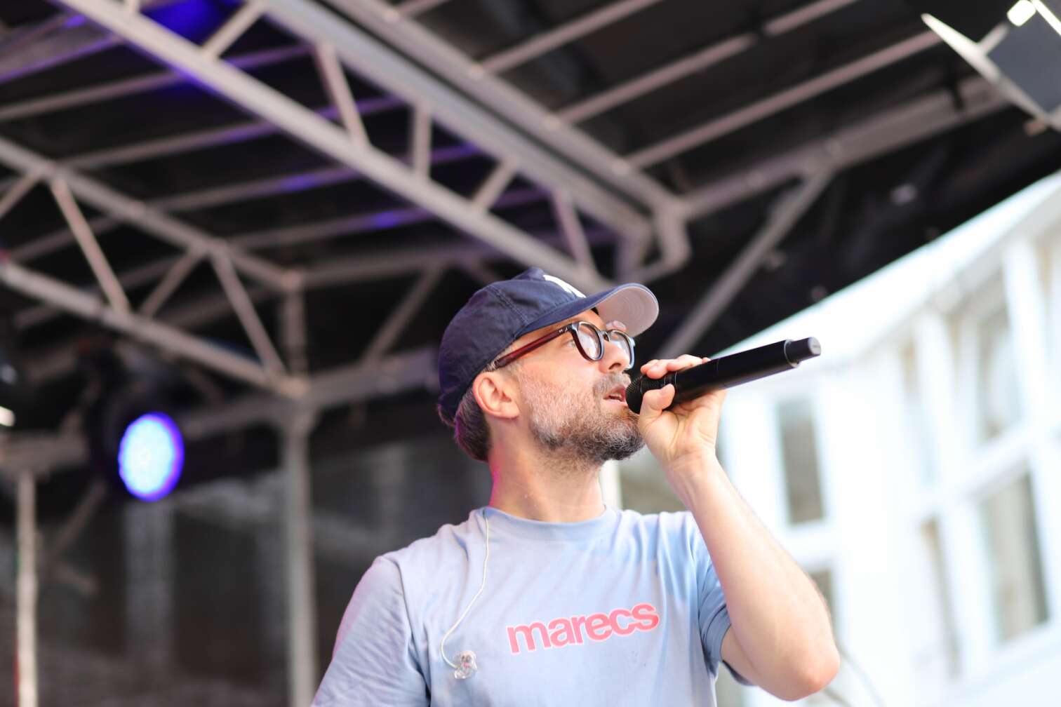 Mark Forster am 16.07.2026 live auf der Bühne beim ersten ANTENNE BAYERN Schulhof-Gig 2026 auf dem Pausenhof der Walther-Rathenau-Realschule in Schweinfurt in Unterfranken