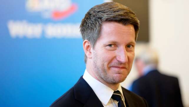 AfD-Landeschef setzt sich bei Parteitag in NRW durch
