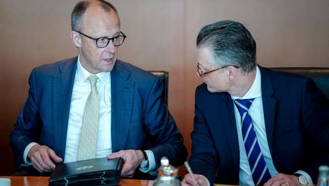Merz schließt nach Spahn-Rücktritt Kabinettsumbau nicht aus