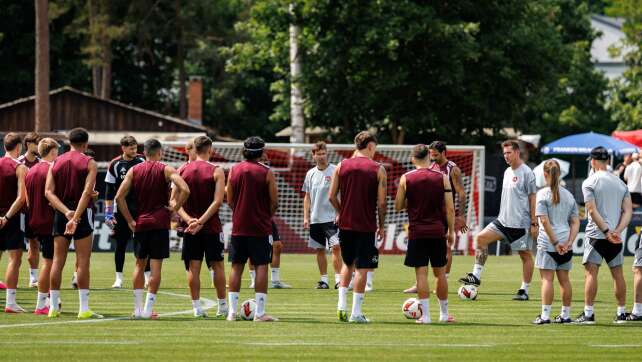 1. FC Nürnberg mit 28 Spielern ins Trainingslager gereist