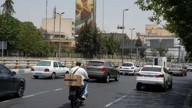 Flugabwehrfeuer in Teheran - Angriffe auf US-Stützpunkte