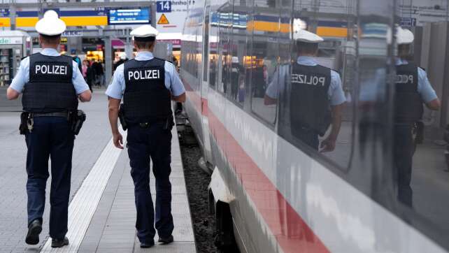 Waffenverbot an sechs Bahnhöfen in Bayern greift erneut
