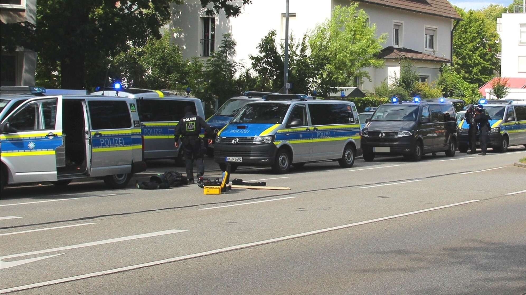 Geiselnahme in Regensburger Bank - Mensch in Lebensgefahr